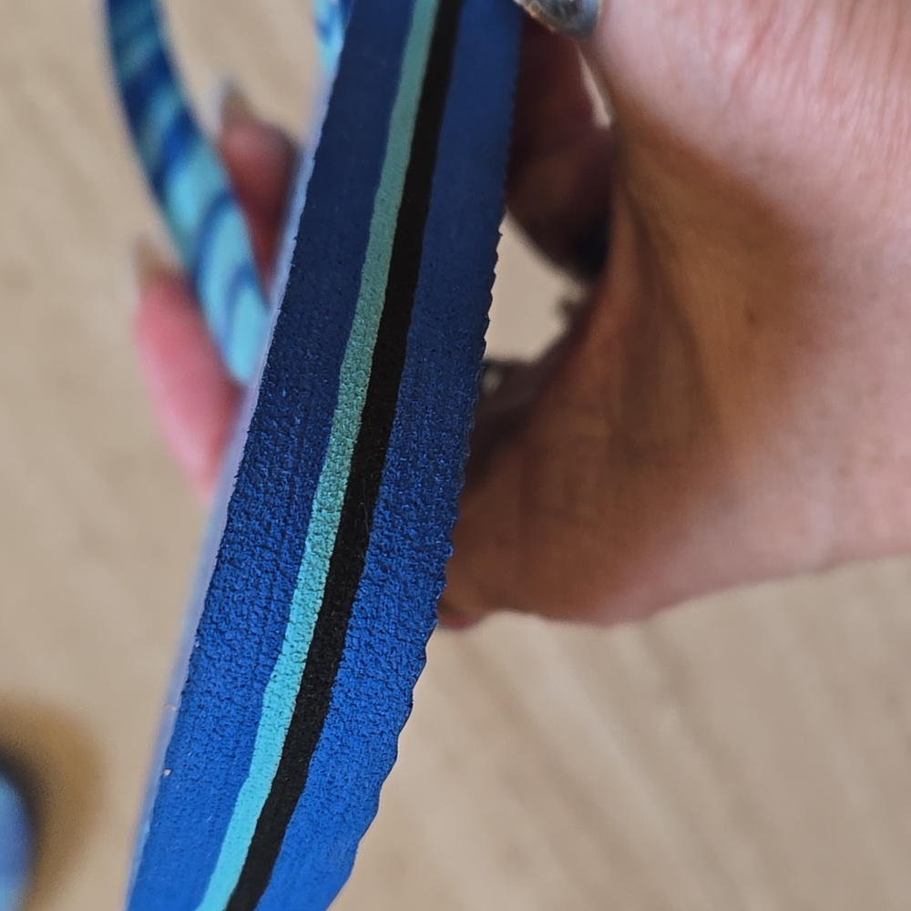 Vera Bradley Blue Turtle Print Flip Flops - Picture 5 of 8
